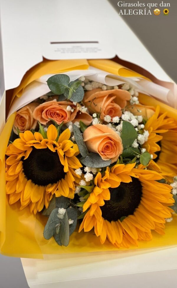 Ramos de Girasoles Con Rosas #3